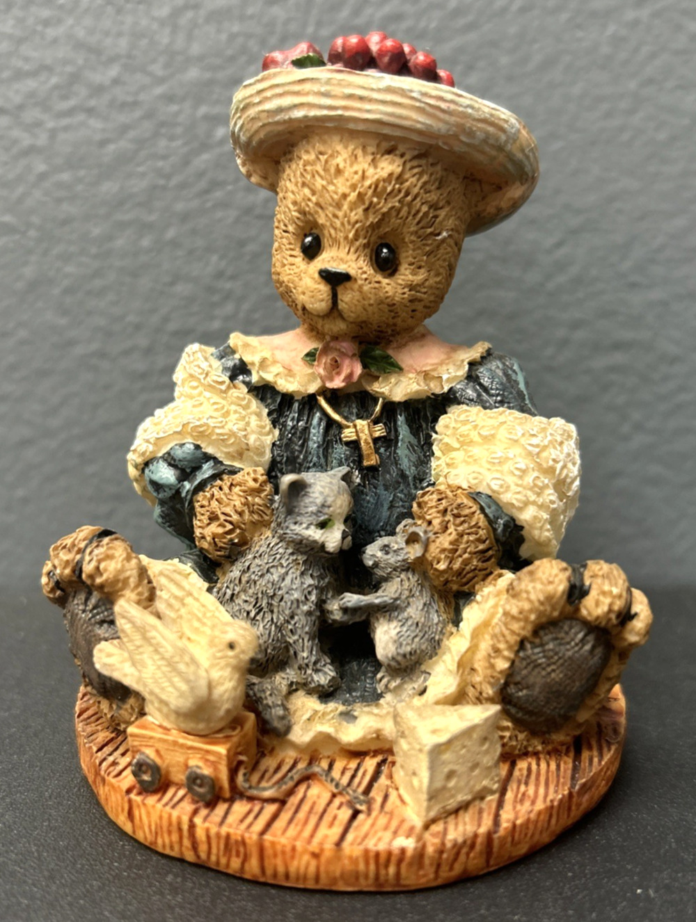 1997 Young's Berry Hill Bears Blessed Are The Peacemakers Inspirational Figurine
